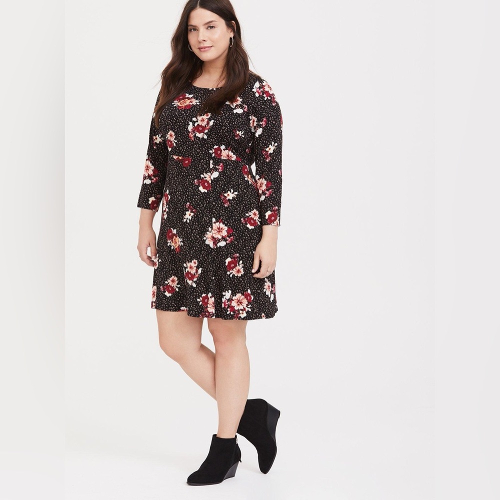 Torrid Black Floral Challis Shift Dress Women's
Plus Size 0 Stretch Keyhole